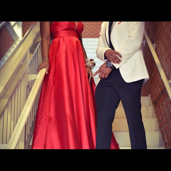 Red elegant ball gown - Picture 6 of 6